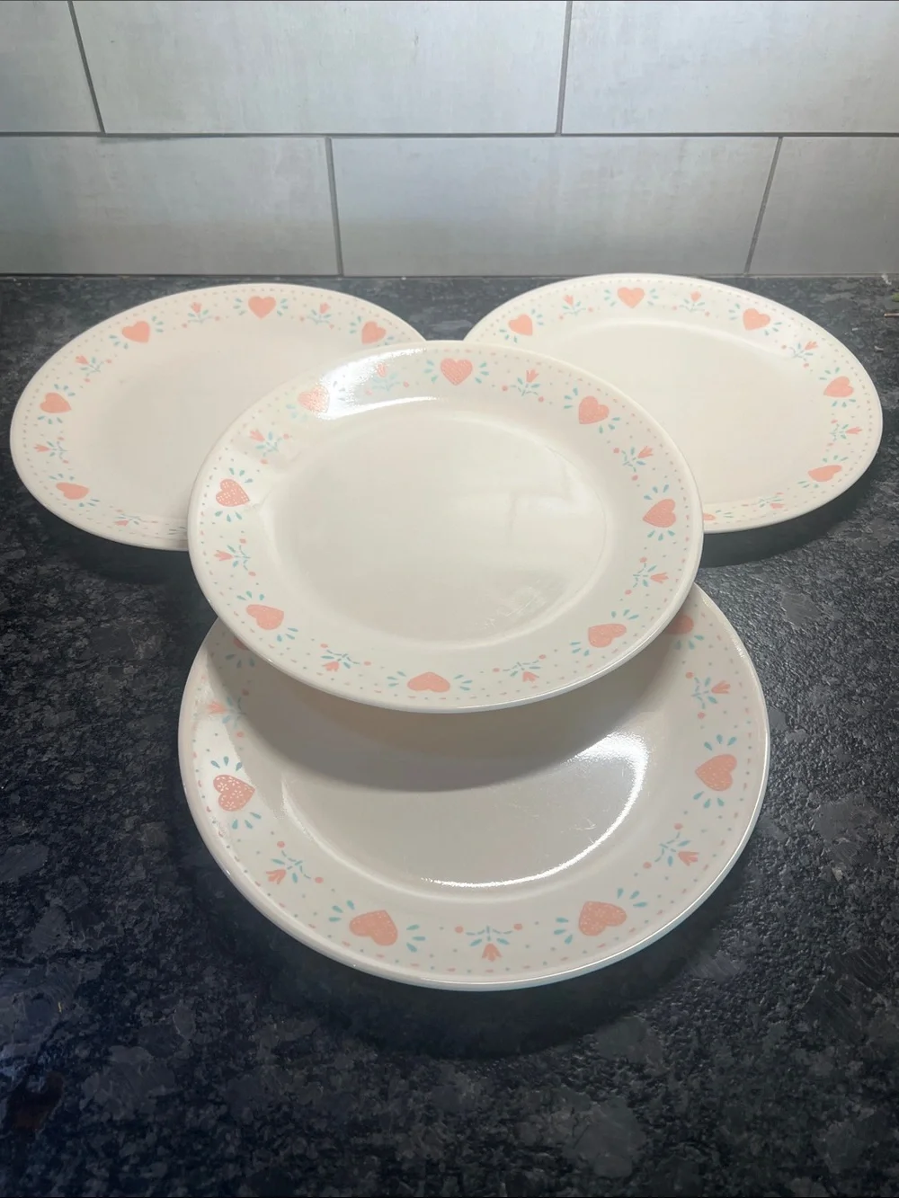 4 Corelle FOREVER YOURS  10” dinner Plates with Pink Heart Border. Like new